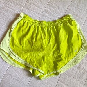 women’s nike tempo shorts bright yellow XL